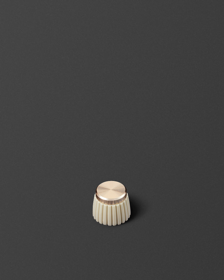 ACTON IV BLACK KNOBS